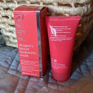 NWT Rodial dragons blood hyaluronic gel mask, 50ml, sealed, never used. 🌹🥰❤️💕